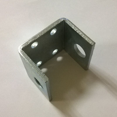 Verpakking van de kast met een U-vormige metalen beugel met tolerantie /- 0,02 /-0.05
