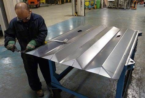 Gepersonaliseerde kleur Industrieel roestvrij staal/aluminiumplaat Metalen stempelen Buigen Laser snijden Fabricatie