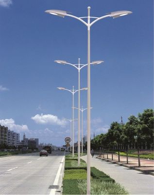 6M 8M 12M gegalvaniseerde stalen buis ronde buiging enkelvoudige dubbele arm buiten straat licht paal