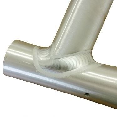 Aanpassing van de anodisatie van staalplaten met een driehoekig draagvlak of een beugel voor medische apparatuur