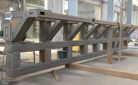 Gepersonaliseerde zware lasverwerking Grote mechanische metalen beugel frame structuur