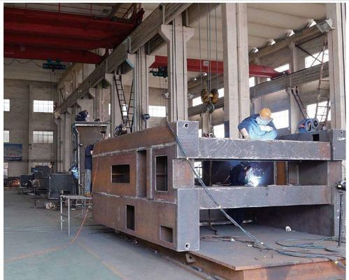 Gepersonaliseerde zware lasverwerking Grote mechanische metalen beugel frame structuur