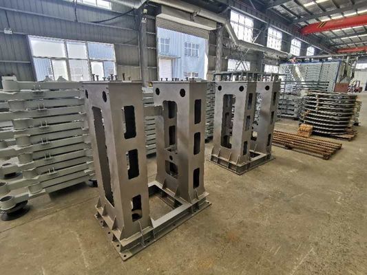 Op maat gemaakte metalen buigwerkzaamheden van roestvrij staalplaten voor steunfabricage gepolijst