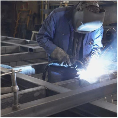 Materiaalkeuze op maat Grote metalen frame Lassen en fabricage voor motoren