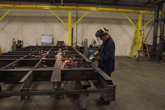 Materiaalkeuze op maat Grote metalen frame Lassen en fabricage voor motoren