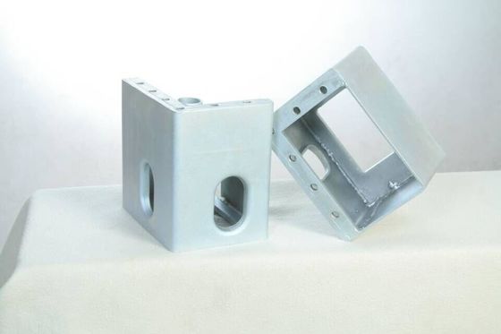 Betrouwbare lasersnijden en buigen van aluminiumplaten voor uw tekeningen of monsters