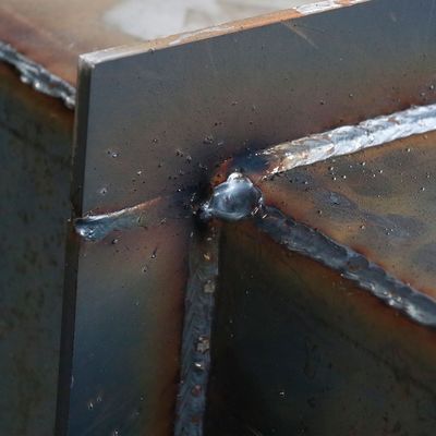 Op maat gemaakte plaatmetalen beugel voor Q235 staalframe en buitenbescherming