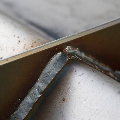 Op maat gemaakte plaatmetalen beugel voor Q235 staalframe en buitenbescherming