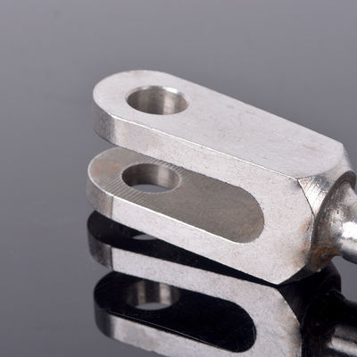 Metalen onderdelen op maat voor het buigen van universele metalen beugels