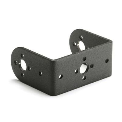 Geperste metalen inrichtingen die zijn bevestigd aan op maat gemaakte meubelkasten voor de verf van zwarte oxide