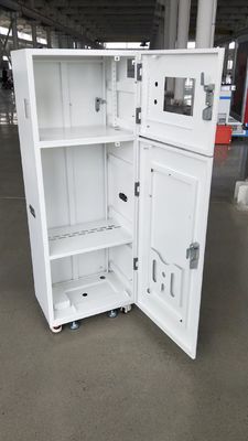 Metalen doos met andere structuur in zwart