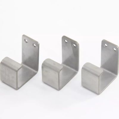 Aluminium stempende onderdelen Op maat gemaakte plaatmetalen vervaardiging met stemping, punching, buigwerk
