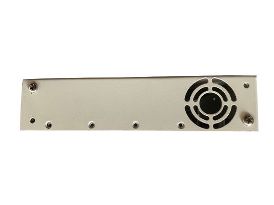 Metalen onderstel, schelpen, metaalplaten, accessoires met andere structuur en polijstproces