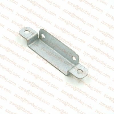 Op maat gemaakte, gestempelde aluminium platen voor auto's of machines. Nanfeng's specialiteit.